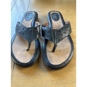 B.O.C. Size 6 Leather Womens Thong Sandals Slip On Cushioned Soles Black